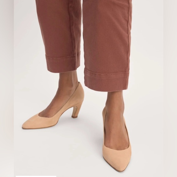 Everlane Shoes - Everlane Beige Suede Heels The banana 3” heel leather NWOB size 7.5